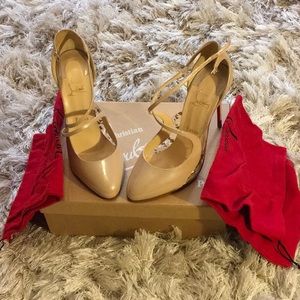 Christian Louboutin 100 Nude Patent leather Heels